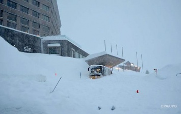 В Швейцарии лавина обрушилась на отель