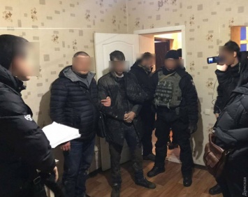В Одессе задержали серийных школьных воров - они выносили технику из компьютерных классов