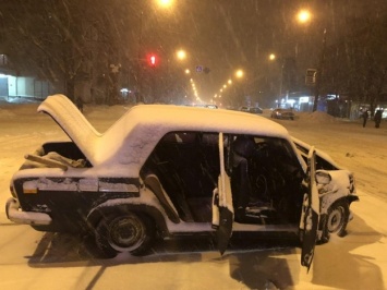 ДТП в Харькове: четыре пострадавших на ХТЗ и грузовик в кювете на трассе