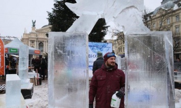 Во Львове стартовал конкурс ледяных скульптур