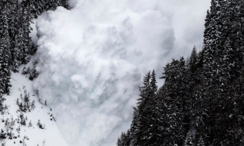 В Болгарии на горнолыжный курорт сошла лавина, двое человек погибли