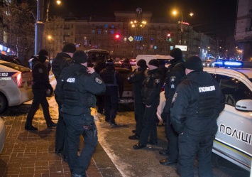 В Киеве под офисом жены Зеленского неизвестные подрались с полицией: задержаны шесть человек (видео)