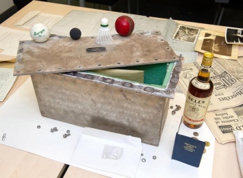 Виски и деньги: чем отличается «капсула времени», найденная в шотландском университете, от советских «капсул времени»
