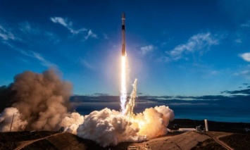 SpaceX вывела на орбиту десять спутников