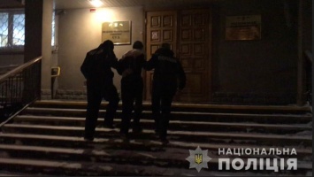 В Харькове на девушку напали на пороге дома (фото)