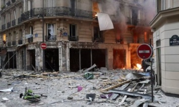 Взрыв в Париже: Погибшие пожарные прибыли на вызов по утечке газа до трагедии