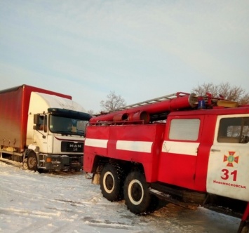 Десятки спасенных людей и освобожденных машин: ГСЧС Днепропетровщины борется со снегом