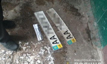 В Киеве задержали злоумышленника, который воровал автомобильные знаки и оставлял потерпевшим записки