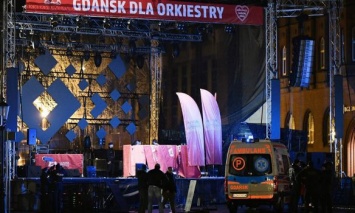 Мэра Гданьска ранили ножом во время благотворительного концерта