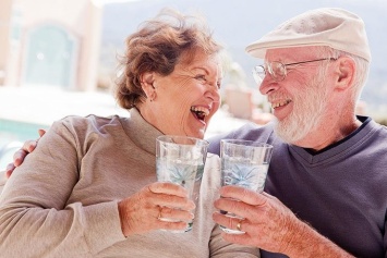 Ученые рассказали о пользе алкоголя для пожилых людей