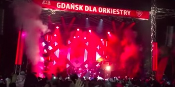 Нападение на мэра Гданьска во время концерта попало на видео