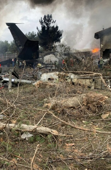 В Иране разбился самолет, погибли 15 человек