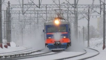 Пассажир "Укрзализныци" получил обморожения из-за проводников: выгнали из поезда в одних тапках