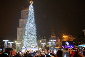В Киеве завершились новогодние праздники: когда демонтируют главную елку страны