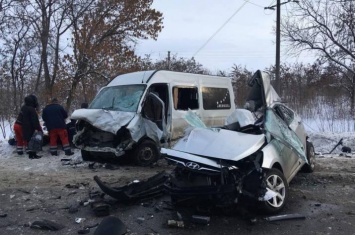 Микроавтобус, перевозивший людей из Попасной в Харьков, попал в ДТП: есть погибшие