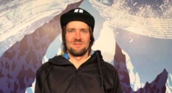 Лыжник, спасенный в карпатских горах, останется в больнице Ужгорода