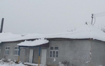 Непогода на Закарпатье: от снега обрушилась крыша в школе