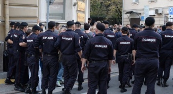 В РФ пройдет суд над адвокатом, искусавшим и избившем полицейских
