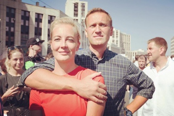 Алексей Навальный посвятил трогательный пост своей жене и "партнерке" Юлии
