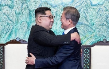Южная Корея впервые не указала КНДР "врагом" в стратегии обороны