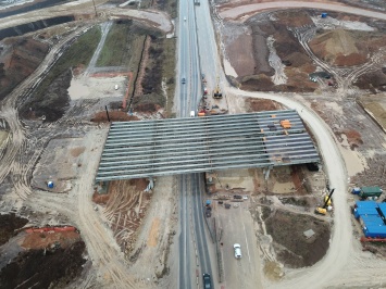 Генеральный подрядчик строительства «Тавриды» завершил укладку балок на путепроводе через Московское шоссе