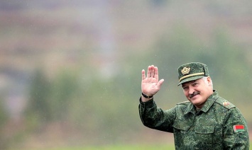 Лукашенко предупредил об угрозе для независимости Беларуси с Запада и с Востока