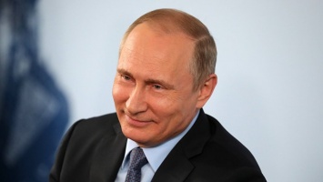 О зарплате, соцсетях и Интернете: Песков приоткрыл секреты жизни президента