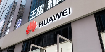Глава Huawei отверг обвинения в шпионаже и похвалил Трампа
