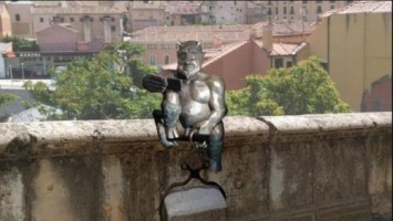 Испанский город протестует против «слишком дружелюбной» скульптуры дьявола