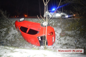 На въезде в Николаев дама на Chery «улетела» в глубокий кювет - автомобиль перевернулся