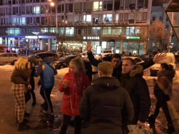 Группа школьников зверски избила мужчину в Киеве: «набросились толпой и сбили с ног», видео