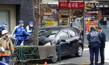 В Токио автомобиль въехал в толпу, пострадали семь человек