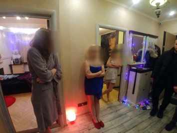 В Киеве закрыли бордель, в котором за час "массажа" четыре сотрудницы брали 800 гривен