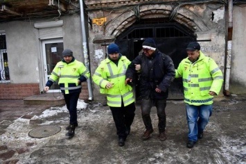 Одесские волонтеры спасли истекающего кровью мужчину