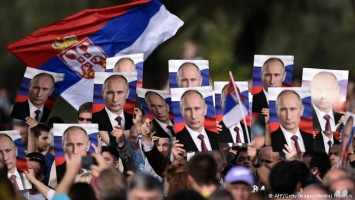 Сербия с ликованием встречает Путина: всего лишь шоу?