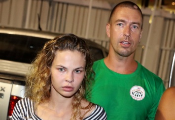 Настю Рыбку и Алекса Лесли депортировали из Таиланда