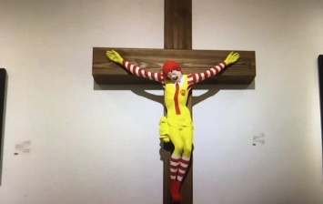 Распятый клоун McJesus вызвал беспорядки в Израиле