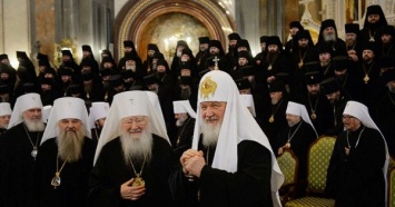 Десятки священников филиала РПЦ бегут из Украины в Россию