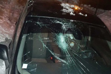 В Харькове на машину рухнула глыба (фото)