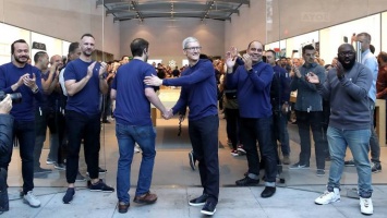 Apple ограничит найм новых сотрудников из-за низких продаж iPhone