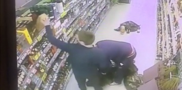 В Подмосковье охранники ограбили свой же магазин прямо под видеокамерами