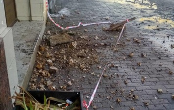 Во Львове обрушился балкон, пострадала женщина - соцсети