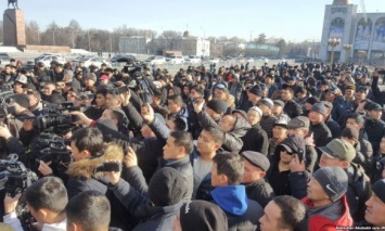 В Бишкеке полиция задержала 21 участника протестов против мигрантов из Китая