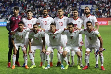 Вратарь сборной Ирана в матче Кубка Азии начал атаку, бросив мяч рукой на 70 метров