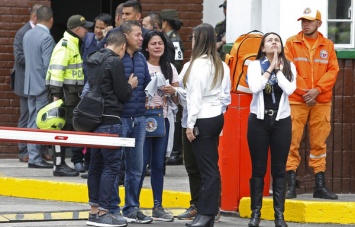 В Колумбии напичканный взрывчаткой внедорожник влетел на территорию полицейской академии: погибли десятки людей