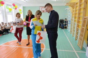 При поддержке Компании Метинвест в Покровском районе открыли современный спортзал для школьников