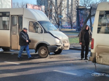 В центре Николаева авария с двумя маршрутками