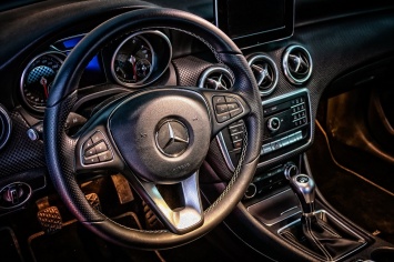 В России в 2018 году выросли продажи автомобилей марки Mercedes-Benz