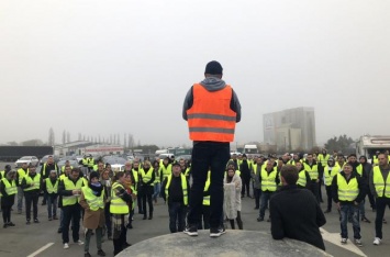 Во Франции проходит десятая демонстрация "желтых жилетов"
