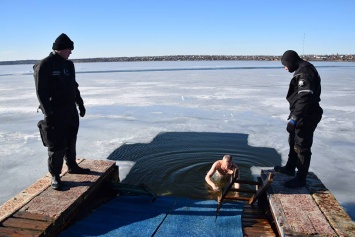 Николаевские спасатели и гвардейцы обеспечивали безопасность традиционных Крещенских купаний